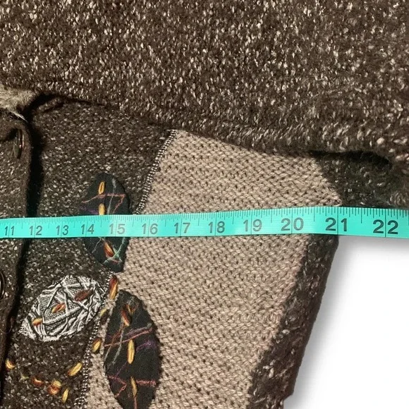 Keren Hart coffee Color cardigan sweater, faux fur collar. Large - Picture 13 of 16